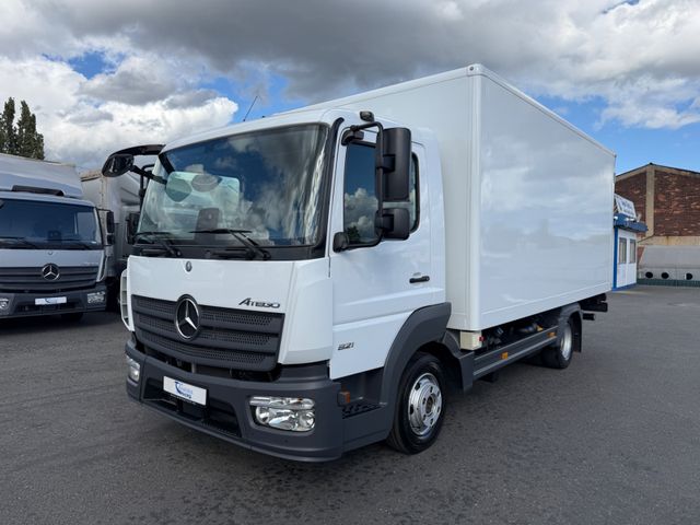 Mercedes-Benz Atego 821/ mit Heizfunktion, isoliert/ 3-Sitzer