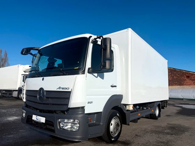 Mercedes-Benz Atego 821/ mit Heizfunktion, isoliert/ 3-Sitzer